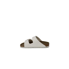Sandalia sintética color crema de Birkenstock