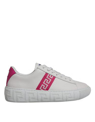 Zapatillas Versace de caña baja con plataforma y estampado de Greca en blanco y rosa