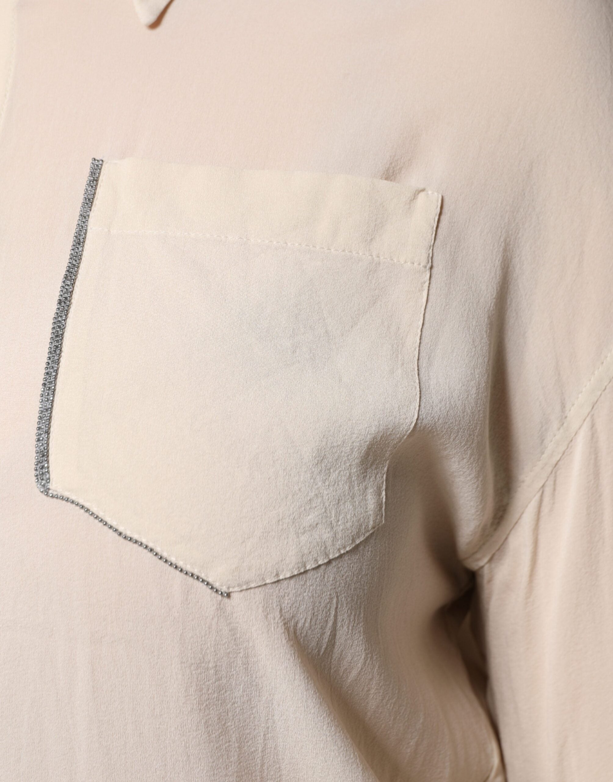 Blusa con cuello y botones en mezcla de seda beige de Brunello Cucinelli