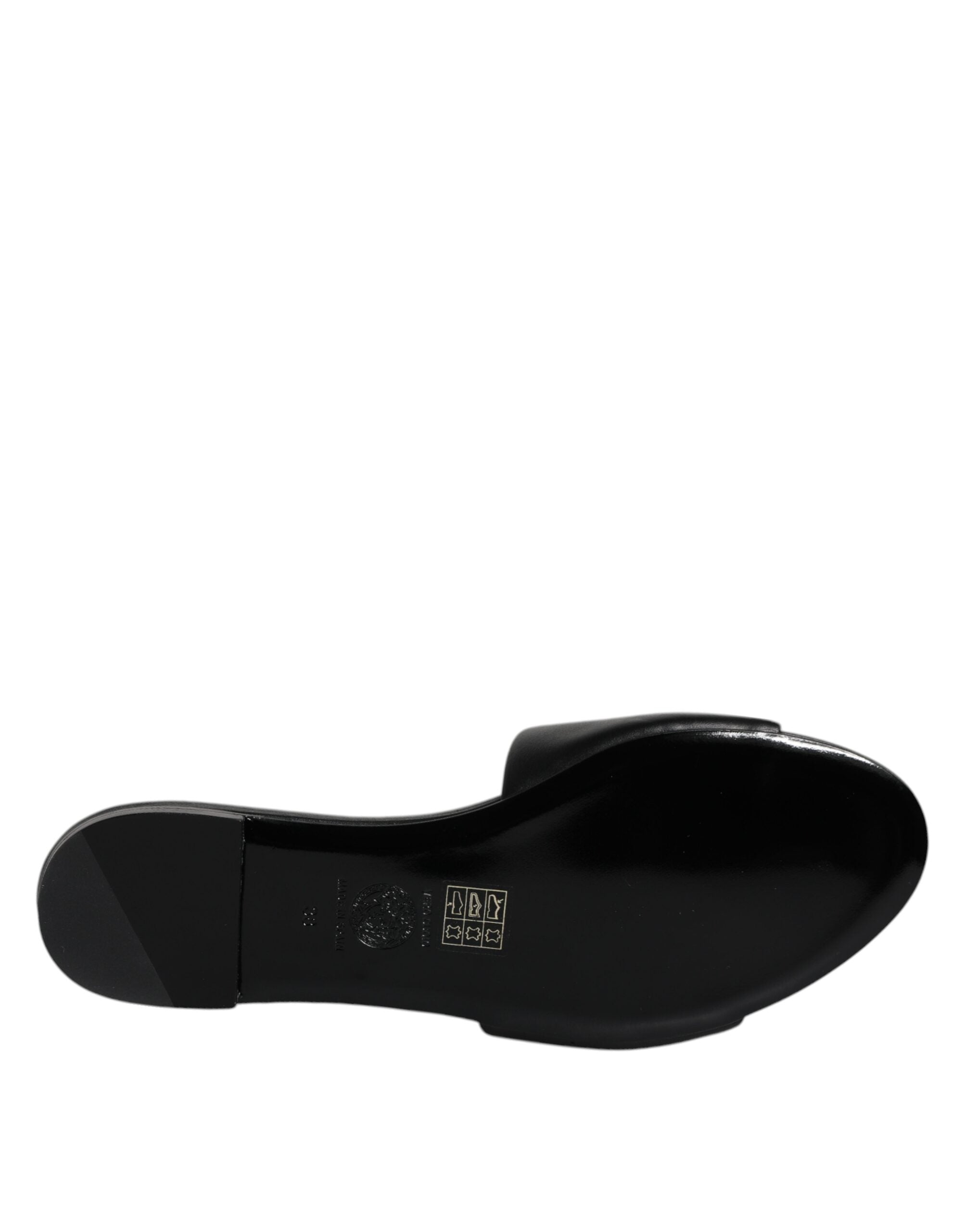 Sandalias planas Versace de cuero negro con placa del logotipo