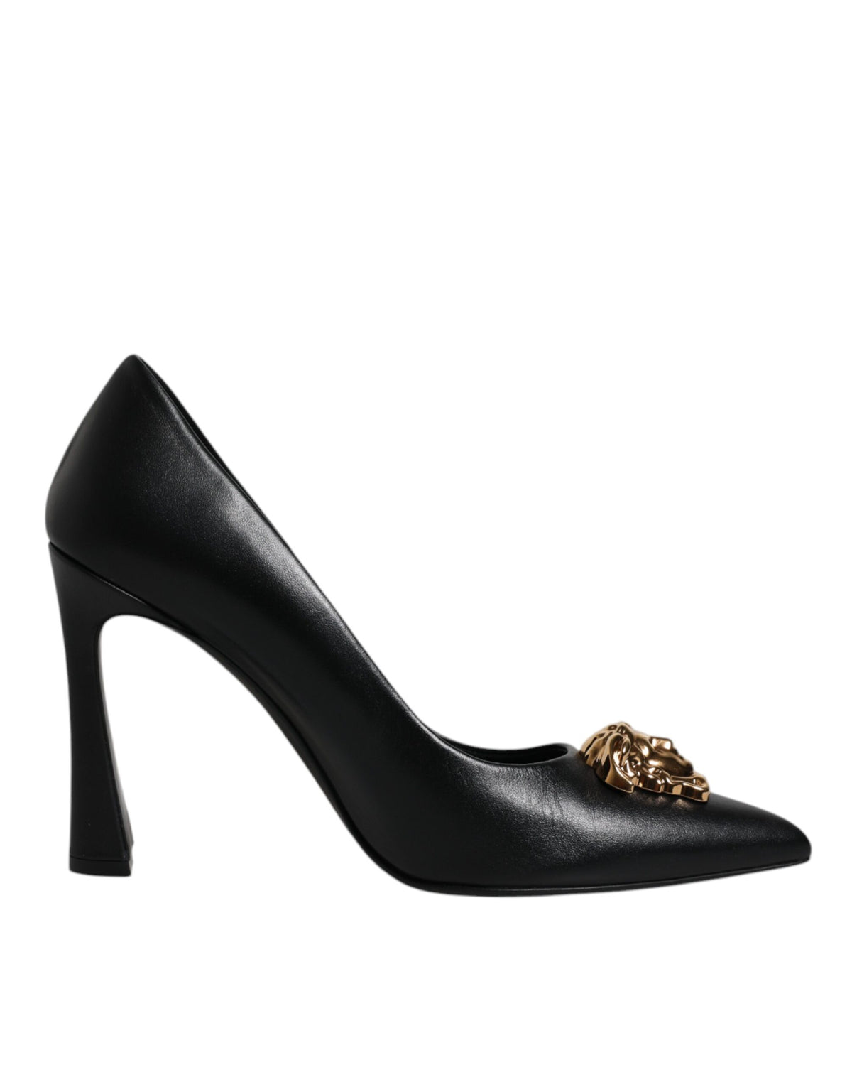 Zapatos de tacón alto con placa del logotipo de Versace en cuero negro