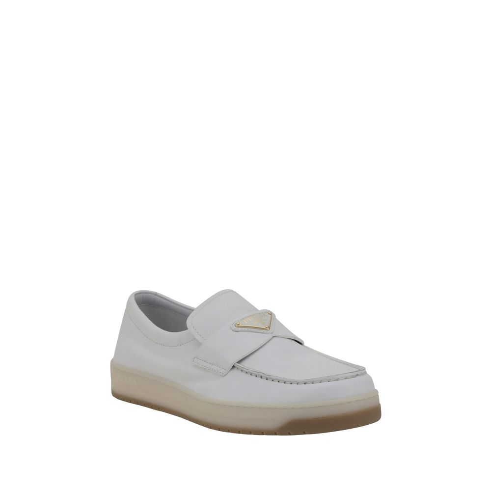 Mocasines con el logotipo de Prada
