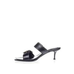Alexander McQueen eleva tus pasos con sandalias de cuero negro atemporales