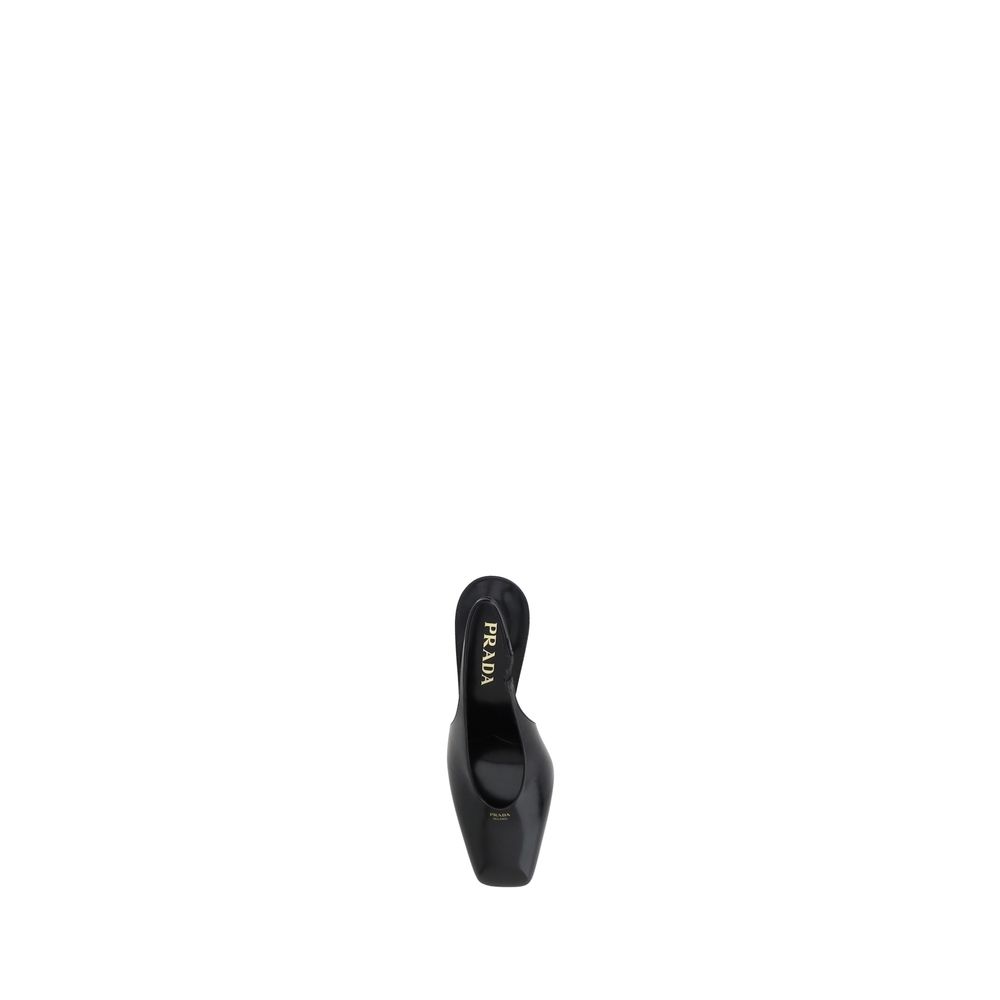 Zapatos de salón Prada de piel de becerro negra