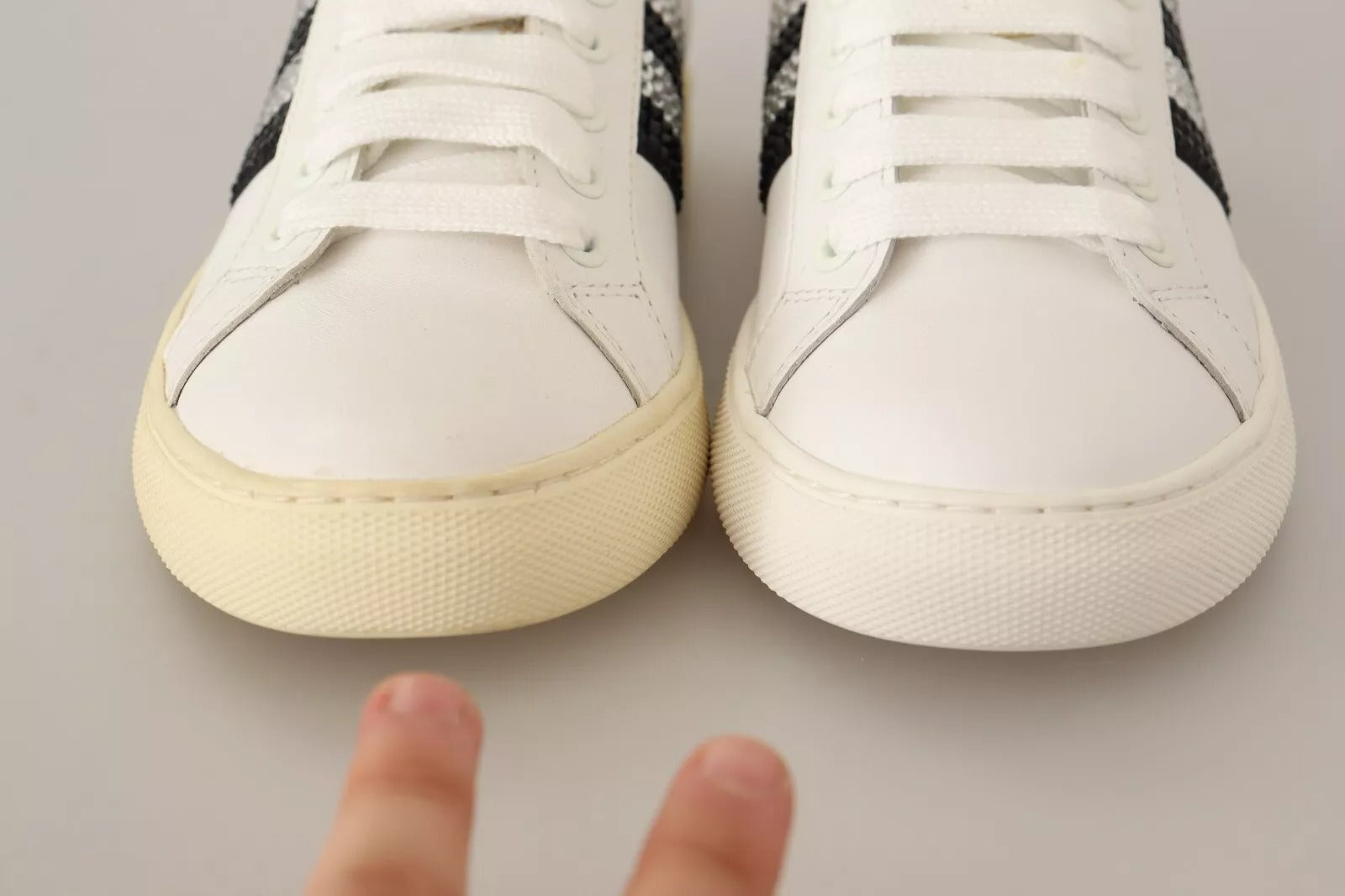 Zapatillas Marc Jacobs de piel blanca con cristales