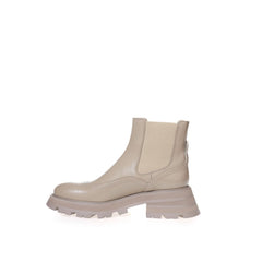 Botas de cuero gris chic de Alexander McQueen para pasos elegantes