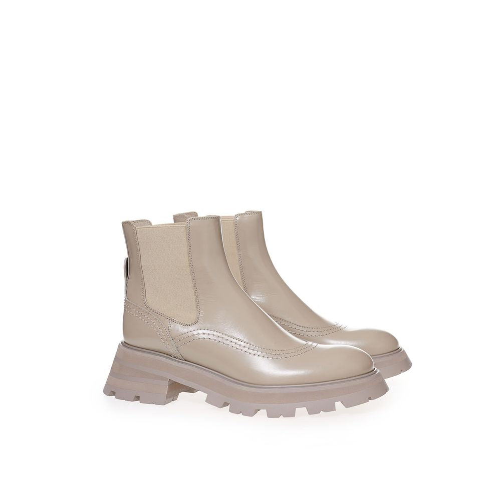 Botas de cuero gris chic de Alexander McQueen para pasos elegantes