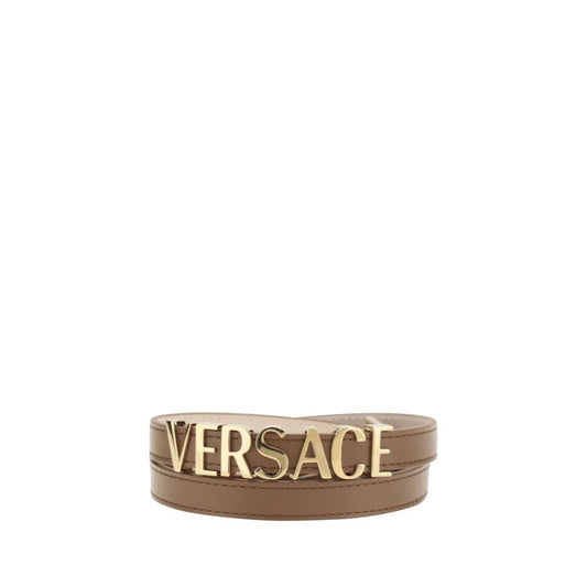 Cinturón Versace con logotipo en letras