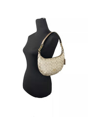 COACH Payton Signature Bolso de hombro de piel de PVC color champán dorado