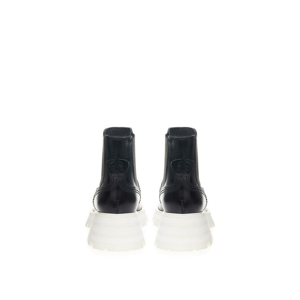 Botas elegantes de piel de Alexander McQueen en negro atemporal