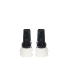 Botas elegantes de piel de Alexander McQueen en negro atemporal