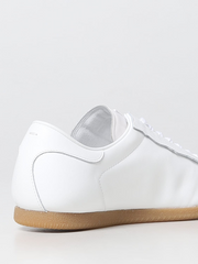 Zapatillas bajas de piel y ante con diseño de plumas de Maison Margiela