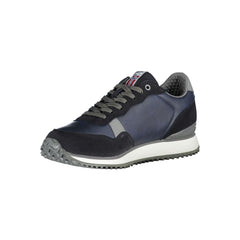 Zapatillas Napapijri elegantes en contraste con estilo característico