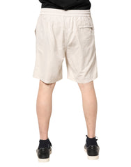 Bermudas Brunello Cucinelli con logo en blanco roto para hombre