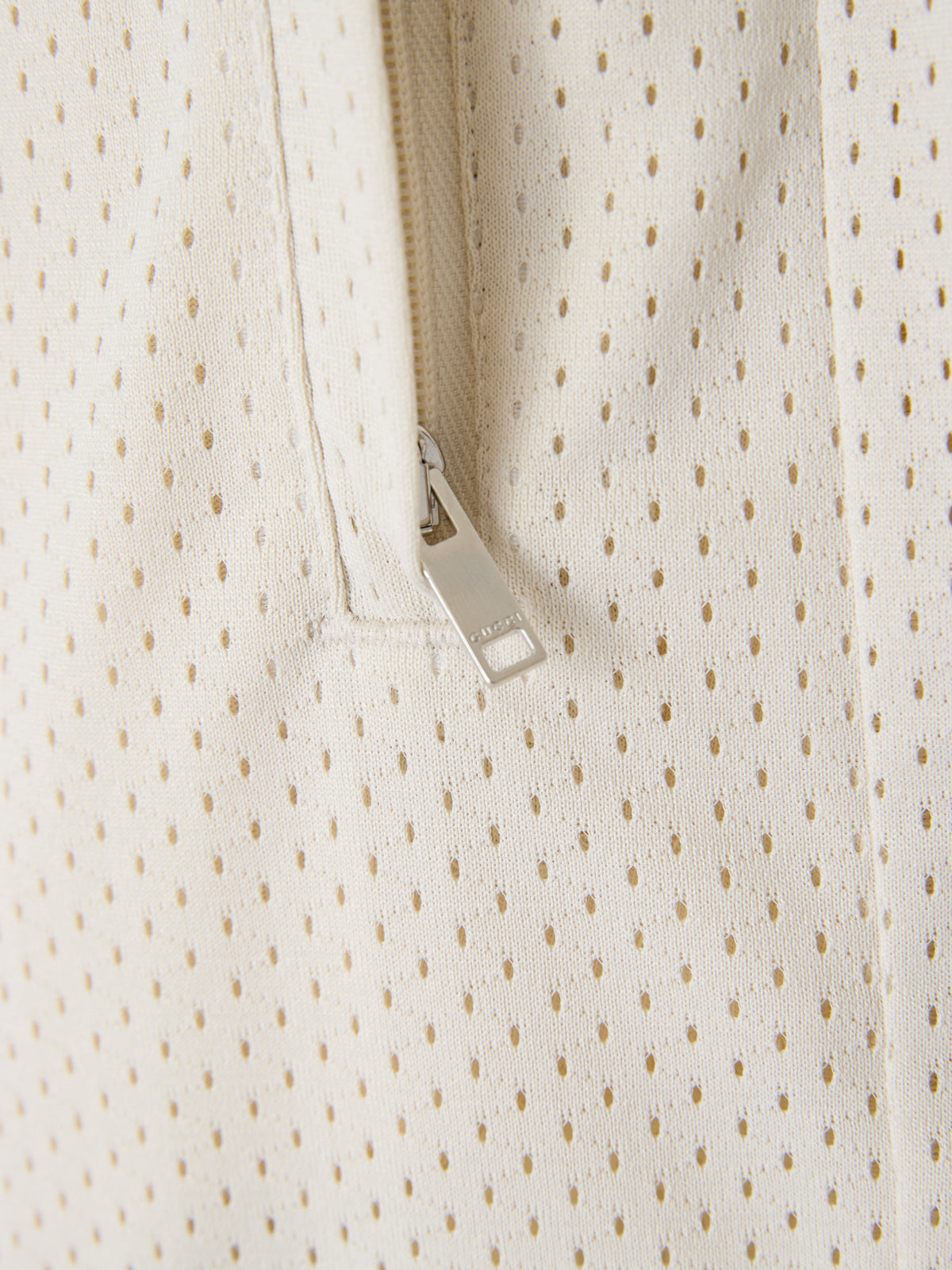 Pantalones cortos de poliéster con logotipo de Gucci en color crema