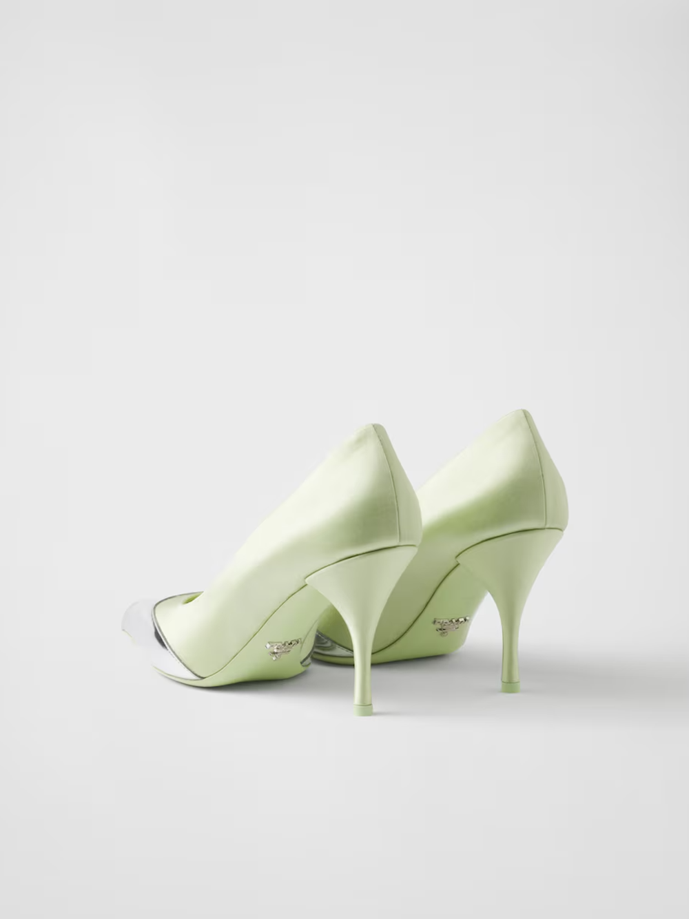 Zapatos de salón Prada de satén y piel metalizada