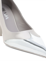 Zapatos de salón Prada de piel plateada metalizada y satén