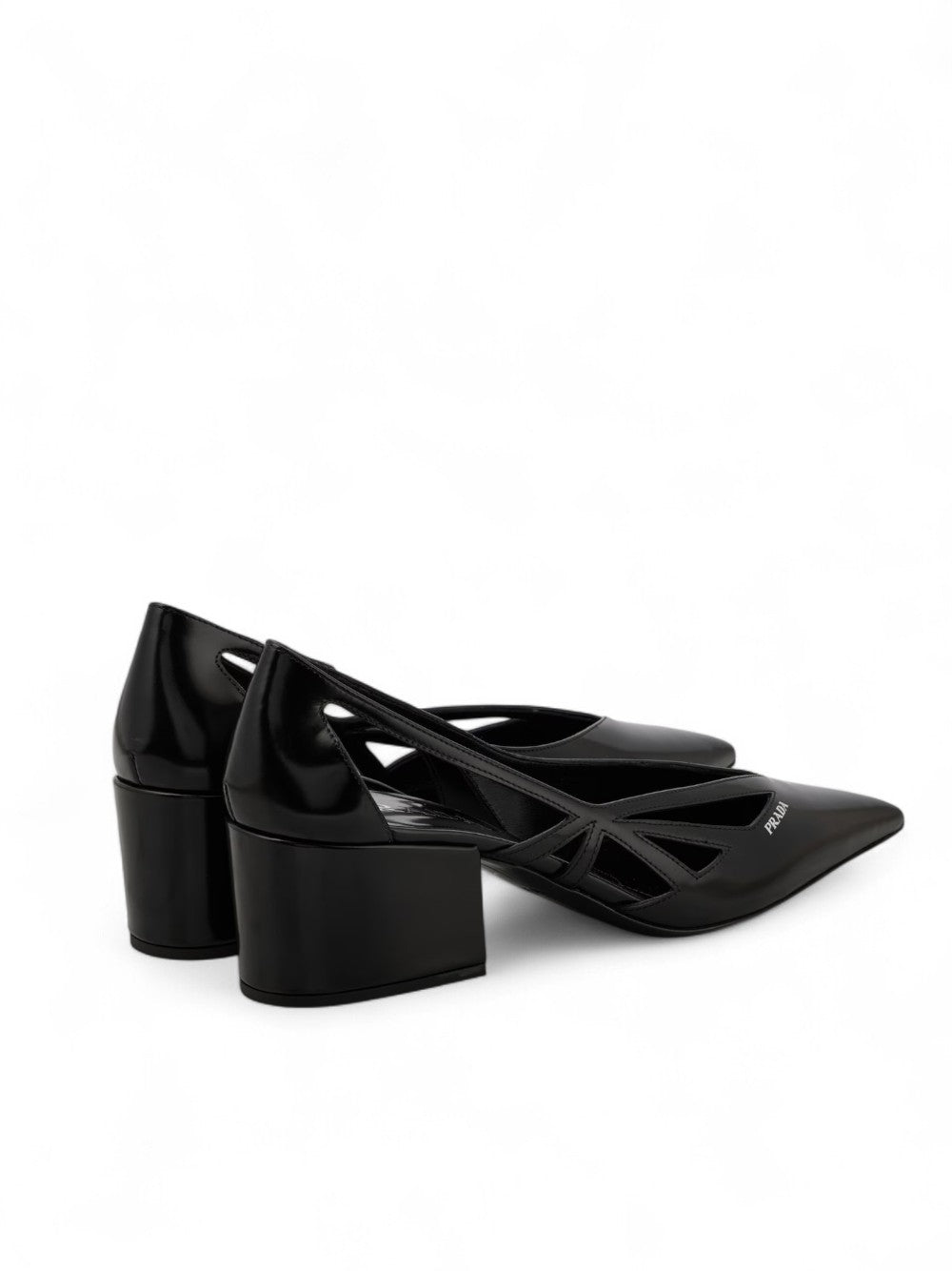 Zapatos de tacón Prada de piel negra con aberturas, talla 55
