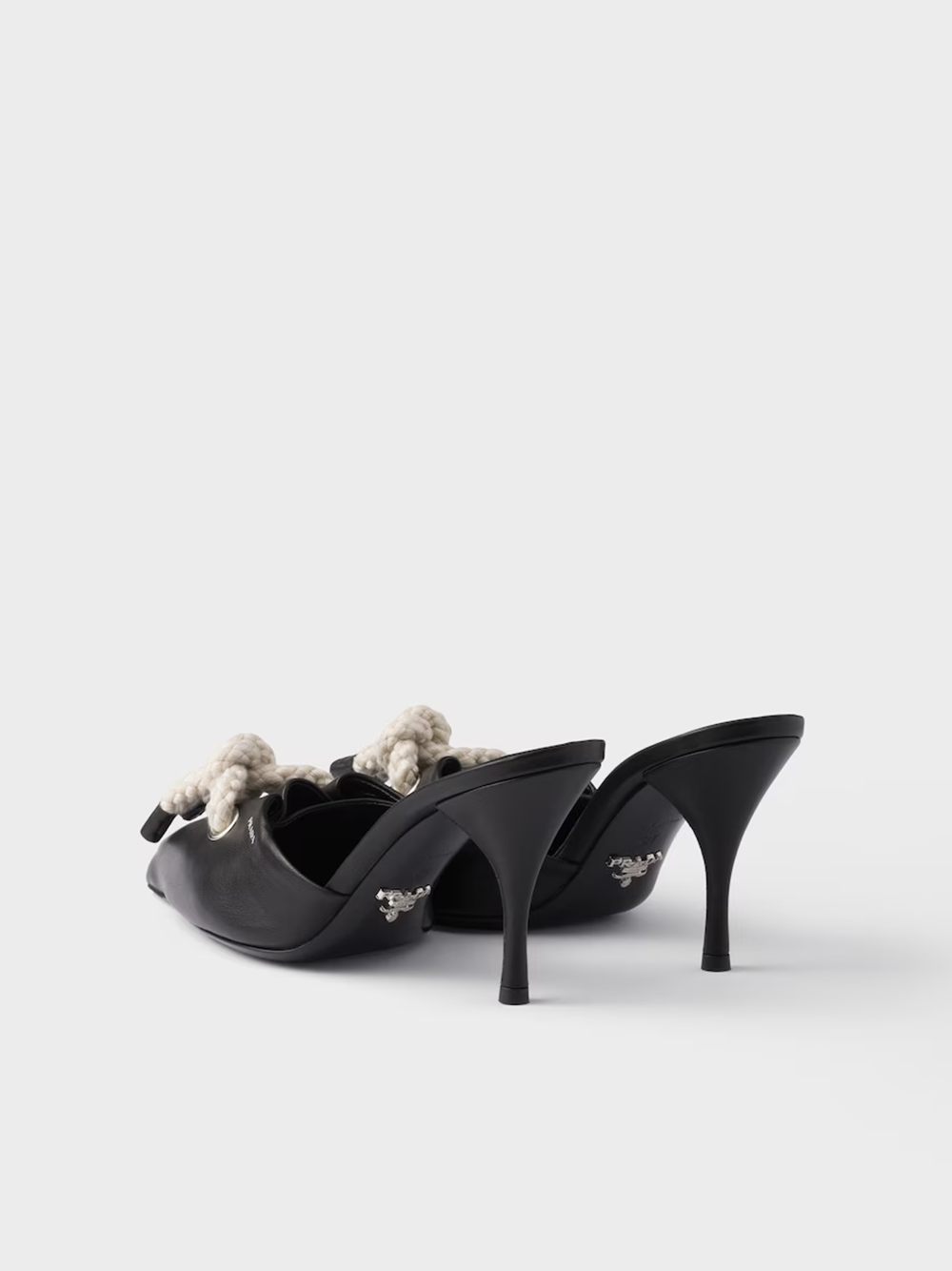 Sandalias Prada de piel napa negra con detalle de cuerda