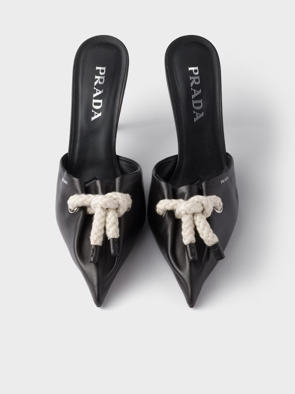 Sandalias Prada de piel napa negra con detalle de cuerda