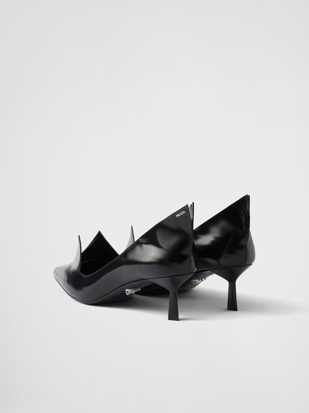 Zapatos de tacón Prada de piel cepillada negra