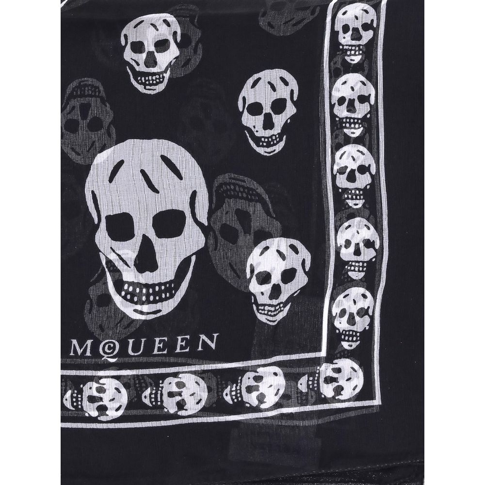 Bufanda de seda con calaveras de Alexander McQueen