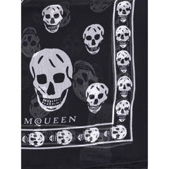 Bufanda de seda con calaveras de Alexander McQueen