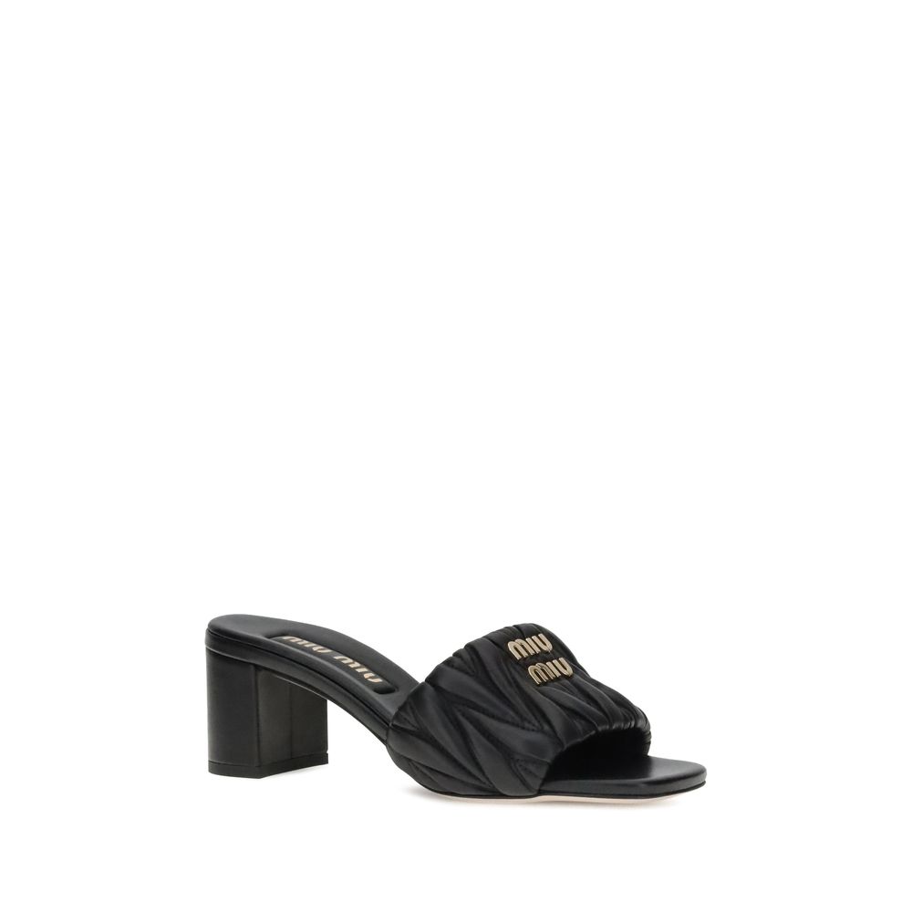 Sandalias con el logotipo de Miu Miu