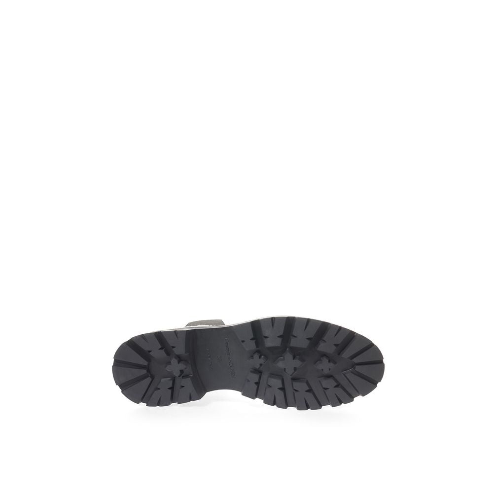 Bota de cuero en blanco y negro de Alexander McQueen