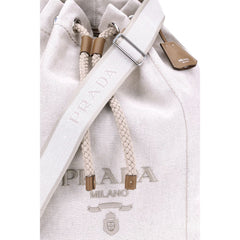 Bolso de lino tipo cubo de Prada
