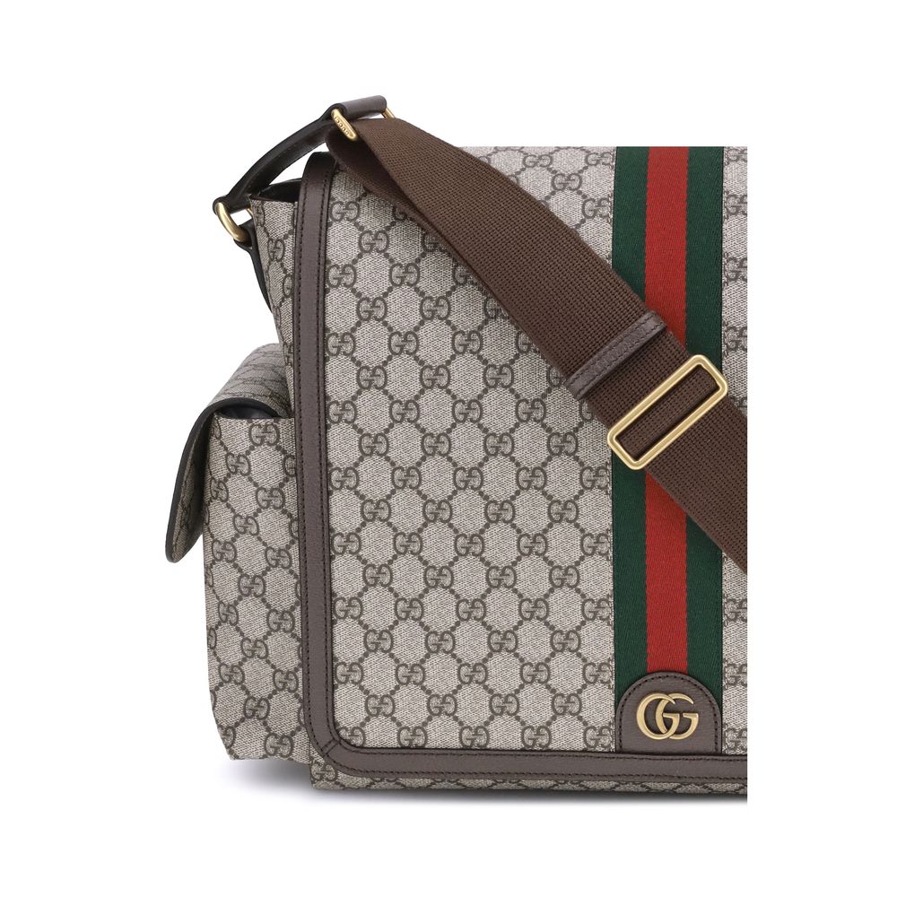 Bolso de hombro con accesorio infantil de Gucci