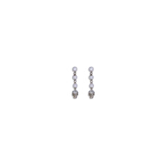 Pendientes con colgante de calavera de Alexander McQueen