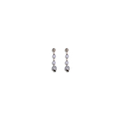 Pendientes con colgante de calavera de Alexander McQueen